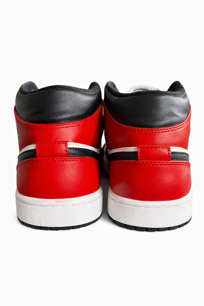 Air Jordan 1 Mid "Chicago Black Toe" US 9.5